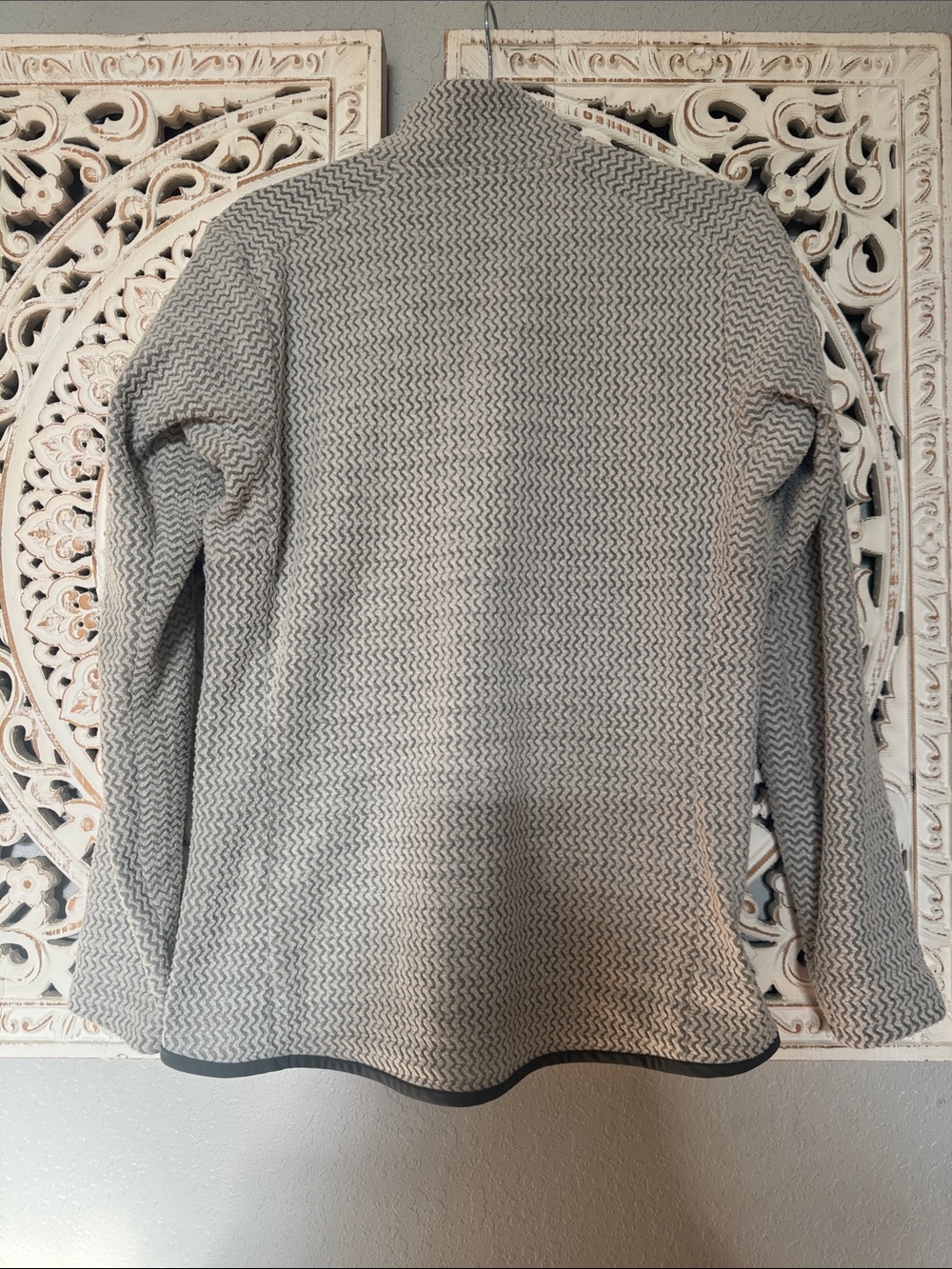 Patagonia Cream and Gray Half-Zip Fleece Pullover - Picture 4 of 10